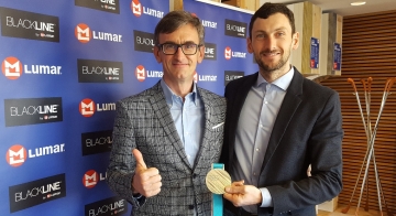 Der beste slowenische Biathlet Jakov Fak zu Besuch bei LUMAR