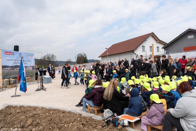Grundstein für neuen Kindergarten in Mengeš (Slowenien) gelegt